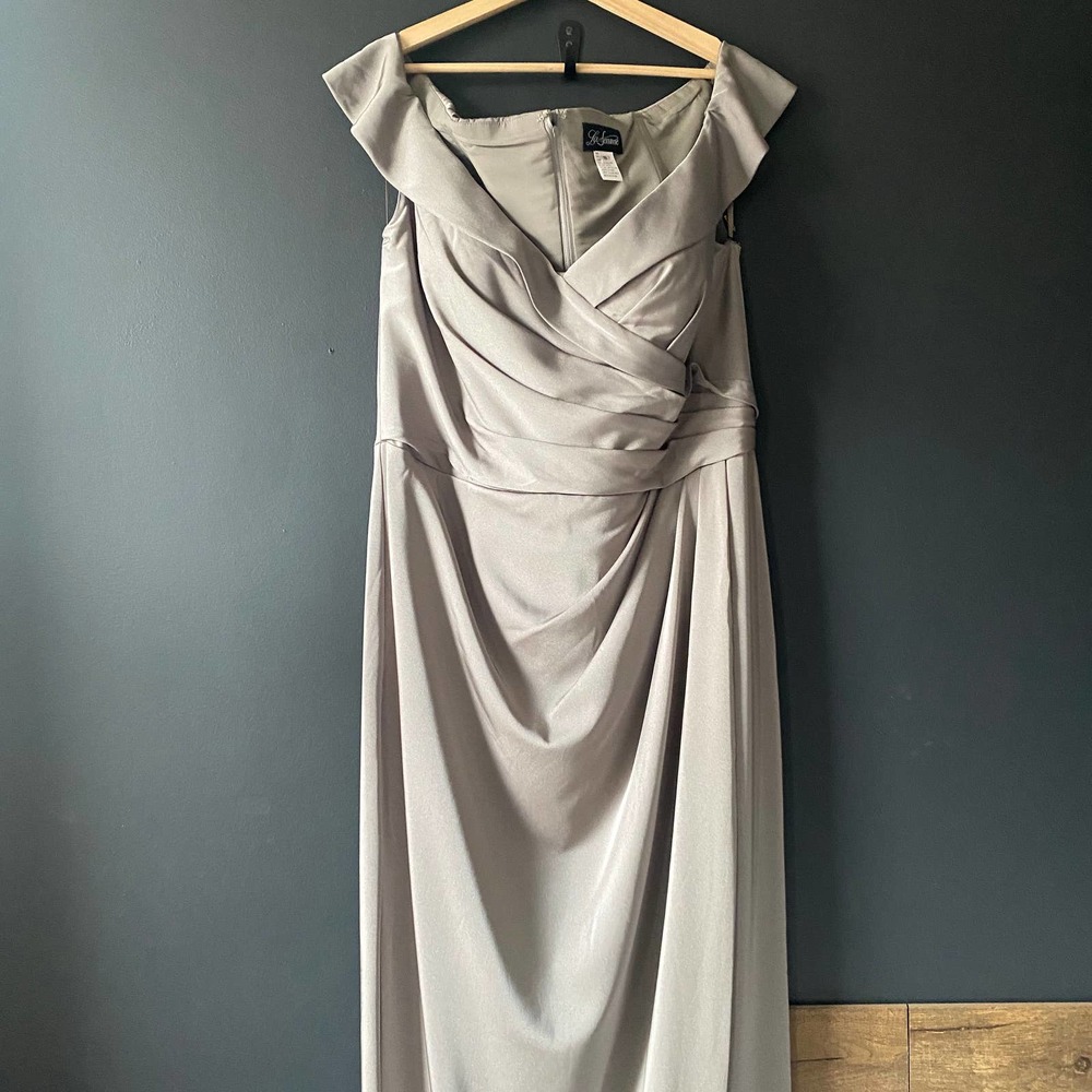 La Femme Surplice Off the Shoulder Column Gown NEW Sz 16 - Picture 4 of 15